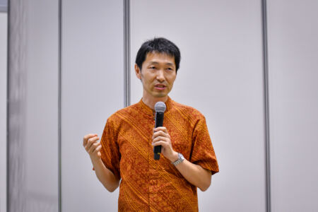 閉会挨拶を述べた駒澤大佐ERIA総長参与