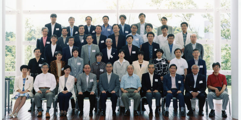 小渕総理私的懇談会「21世紀日本の構想委員会」(1999)
Prime Minister’s Commission on Japan’s Goals in the 21st Century